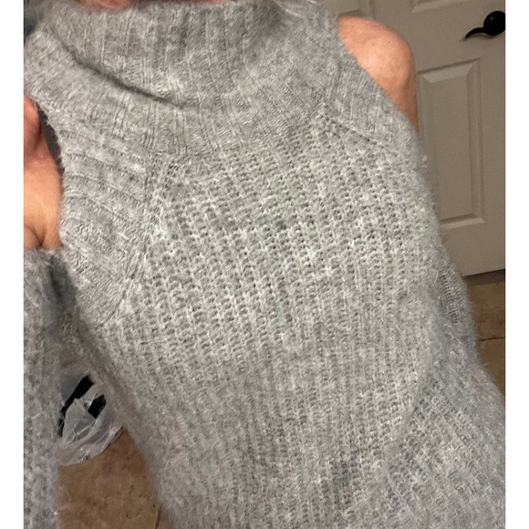 Olivaceous gray mock cold shoulder sweater size M - Picture 4 of 6